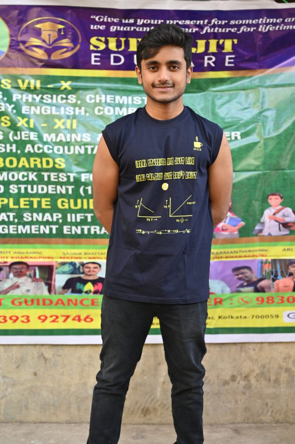 Sleeveless T-shirt<br>( Print- 1 ) - Image 3